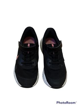 Nike Black and Pink Girl’s Sneakers